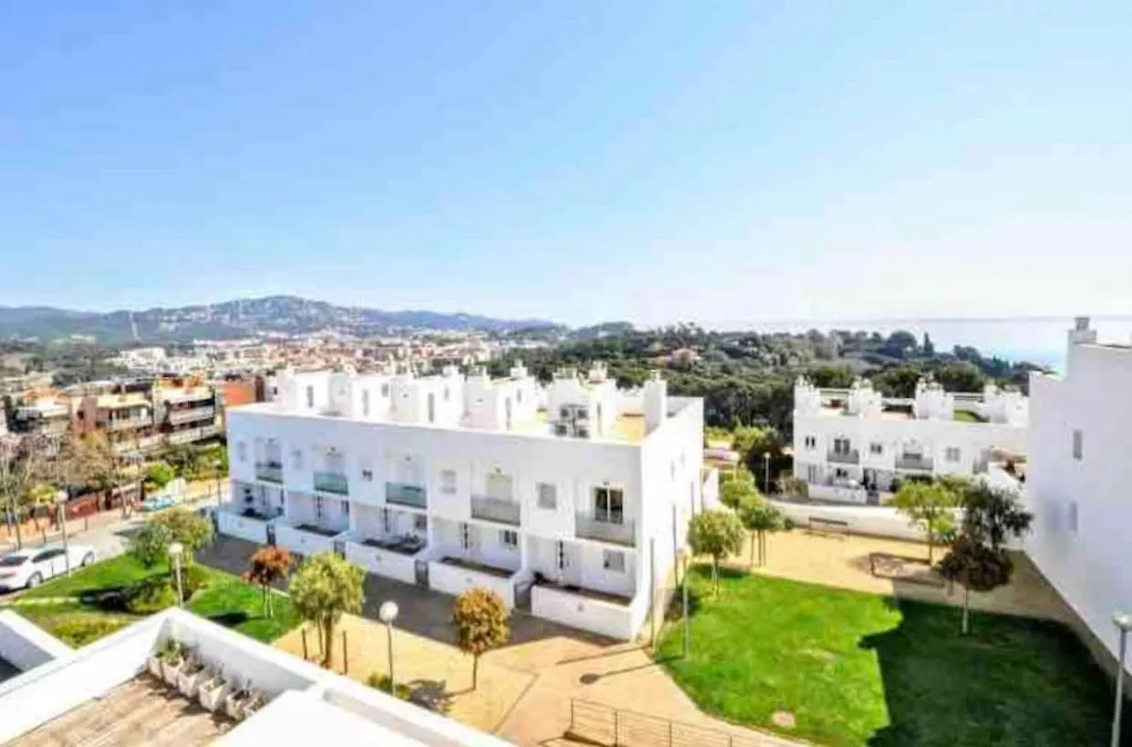 Wonderful Townhouse On Sa Boadella Beach Villa Lloret de Mar Vakantiehuis