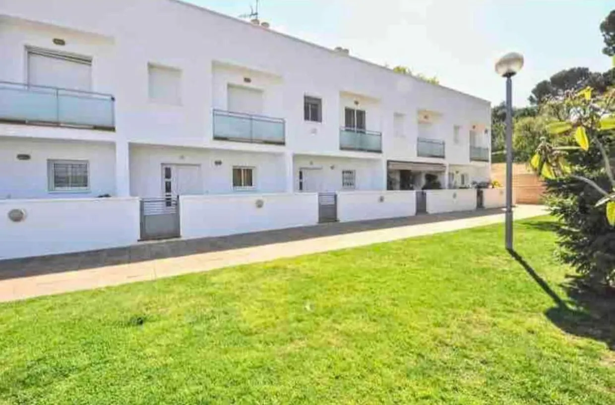 펜션 료렛 드 마르 Wonderful Townhouse On Sa Boadella Beach 빌라